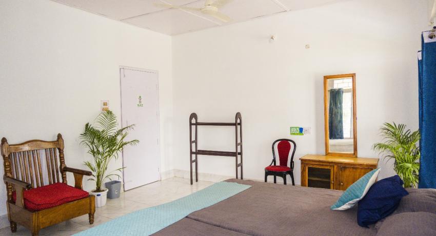 Room 1 - First Floor- Deluxe King Size Bedroom